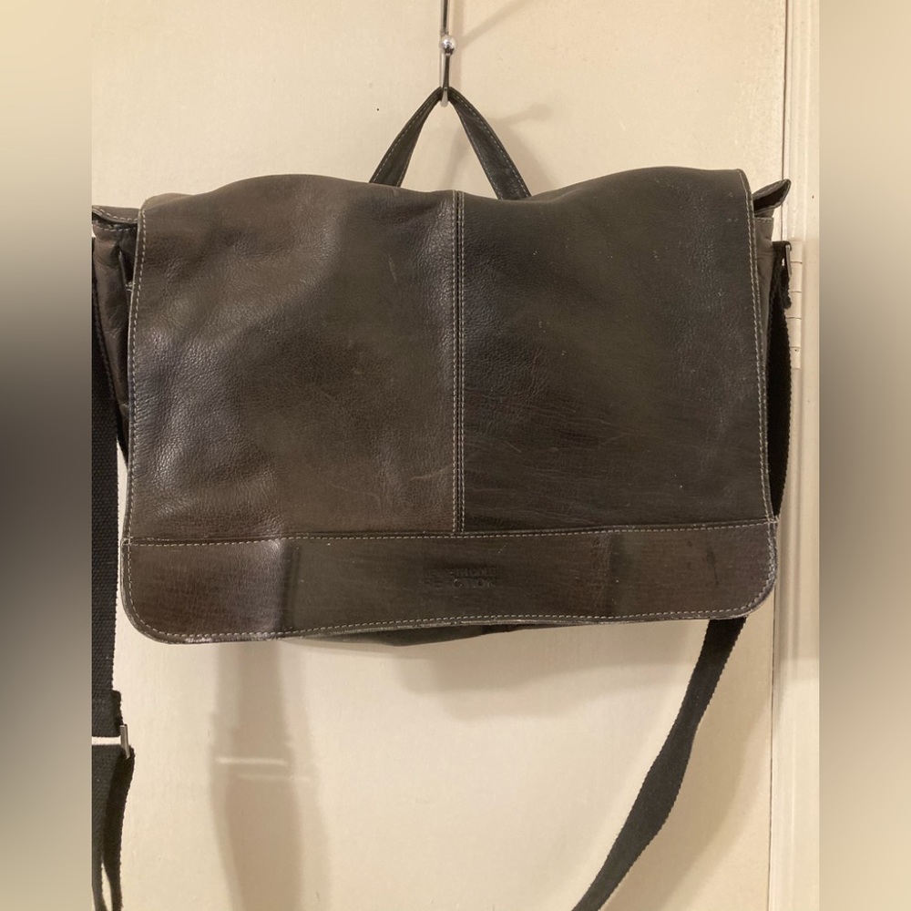 Kenneth Cole Reaction Messenger Bag Genuine Leather Laptop Large Black Heavy